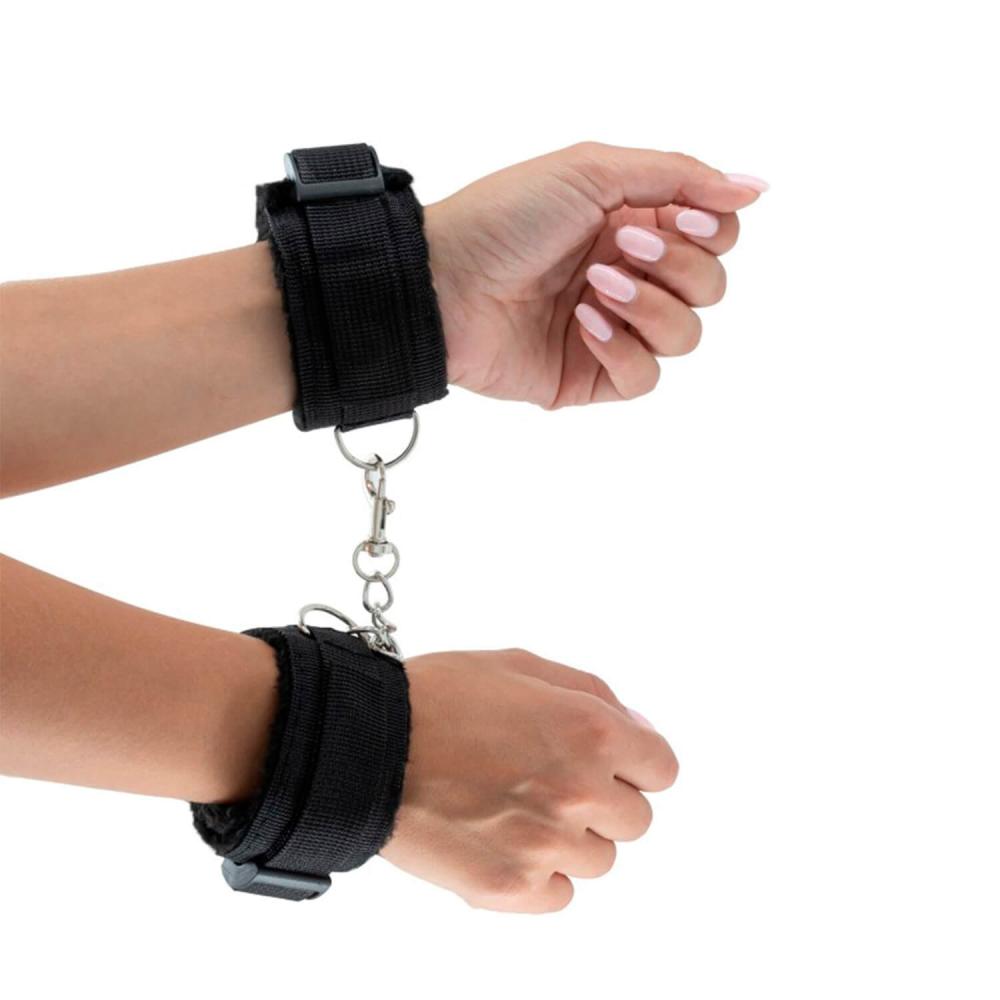 Il kit perfetto per chi vuole spingersi più in là e ha un estro un po’ ribelle. Se la tua voglia di divertimento include un pizzico di audacia e la voglia di esplorare nuove dinamiche, farlo… strano con questo kit potrebbe essere la tua nuova ossessione.