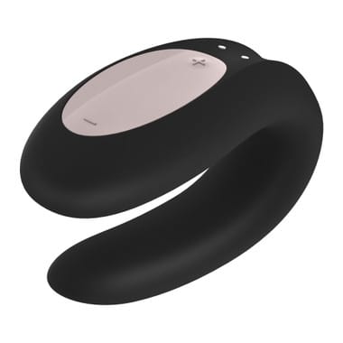 Con il vibratore 3 Metri Sopra Il Cielo di Satisfyer, il piacere non ha limiti. Progettato per stimolare entrambi durante il rapporto sessuale, questo stimolatore di coppia ti porta a nuove vette di piacere, grazie a vibrazioni potenti, stimolazioni multiple e la possibilità di controllarlo anche a distanza! 