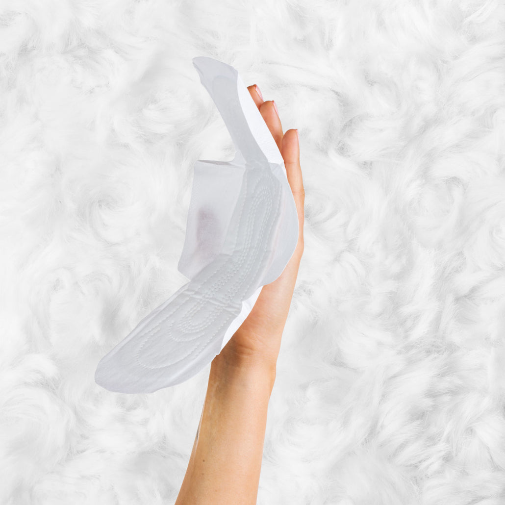 Kit di 14 assorbenti giorno, 10 assorbenti notte e 20 salvaslip. Puro cotono, completamente vegano e cruelty-free. 