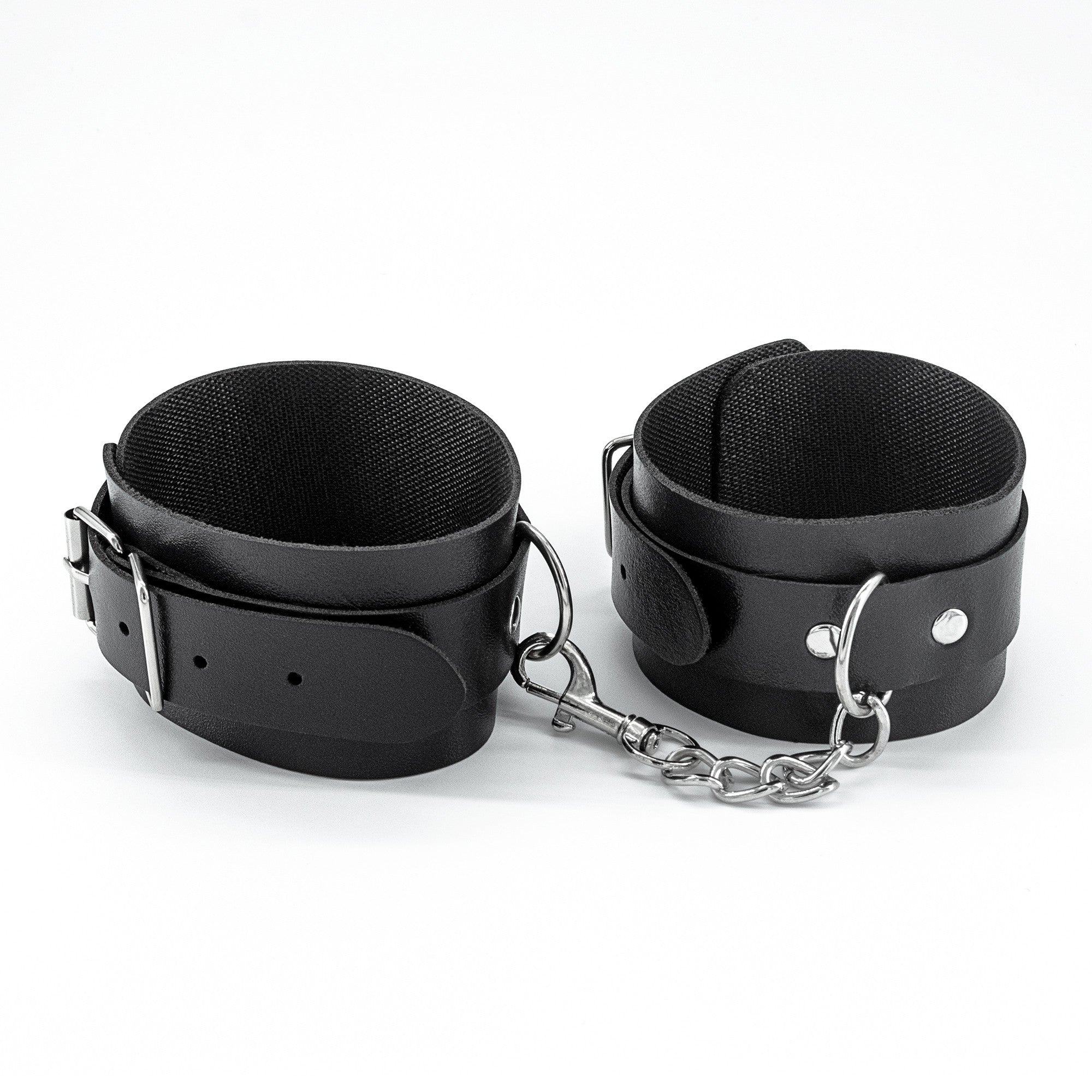 Kit Bondage Christian: kit di 8 prodotti per esperienze bondage. Frustino, gagball, collare, manette, polsiere, benda per occhi e corda in cotone. - Cavigliere in cuoio