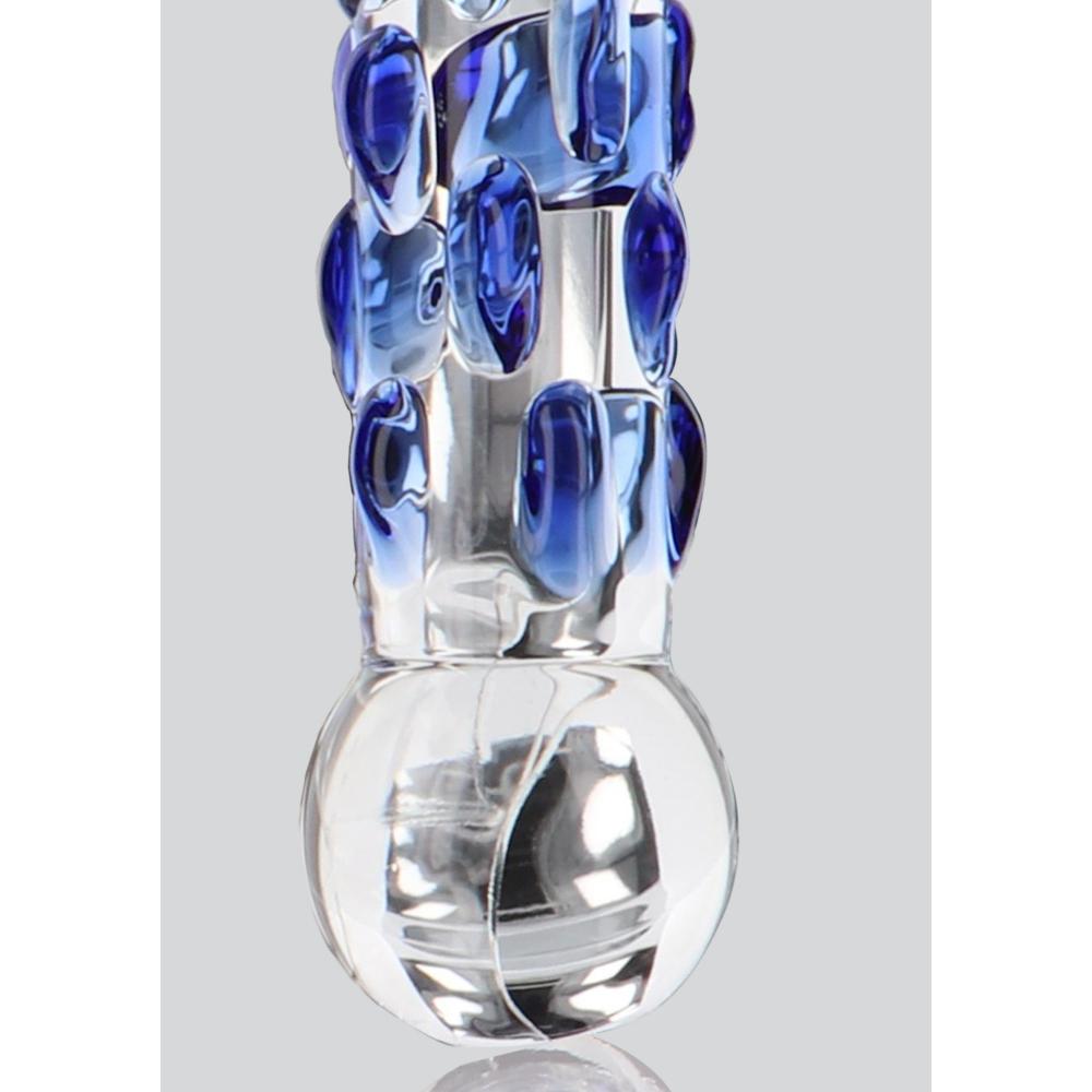 Con le sue protuberanze blu scintillanti,questo dildo in vetro è pronto a farti brillare come un diamante. Perfetto per chi ama stimolazioni intense, Diamond Dazzler è il partner ideale per esplorare il piacere in solitaria, ma anche in coppia.