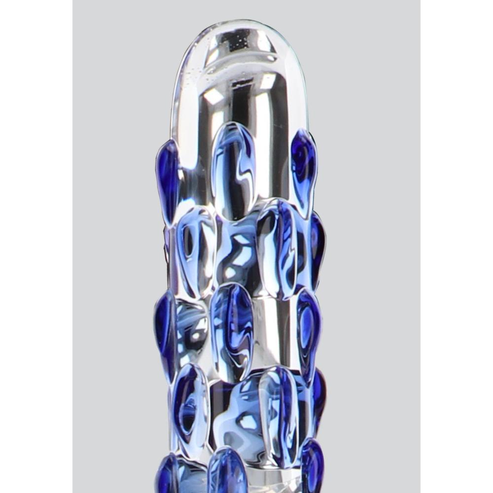 Con le sue protuberanze blu scintillanti,questo dildo in vetro è pronto a farti brillare come un diamante. Perfetto per chi ama stimolazioni intense, Diamond Dazzler è il partner ideale per esplorare il piacere in solitaria, ma anche in coppia.