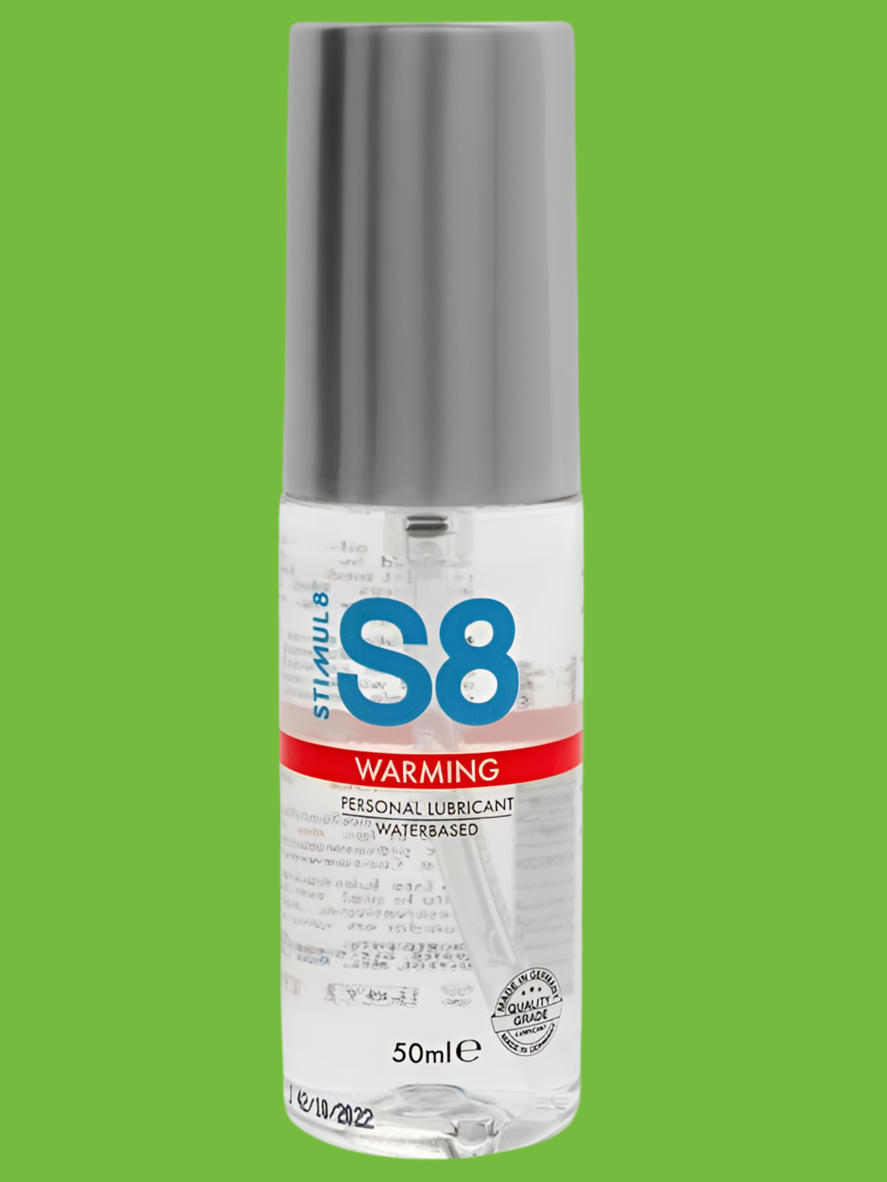 Il Lubrificante S8 Warming a base d’acqua unisce scorrevolezza impeccabile a un effetto riscaldante tutto da godere. Morbido al tatto e bollente nel risultato, è perfetto per accendere ogni momento d’intimità. Confezione da 50ml.