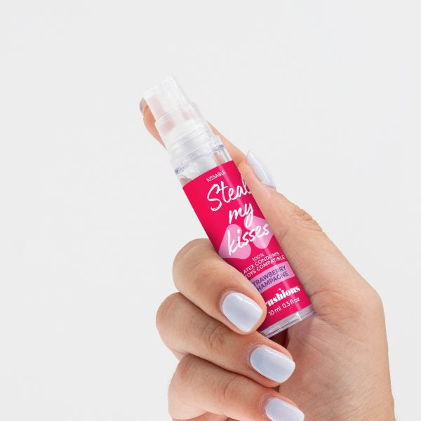 Lubrificante aromatizzato JELLY gusto fragola e champagne: 100% baciabile e compatibile con ogni tipo di preservativo o sextoy. Confezione spray da 10ml.