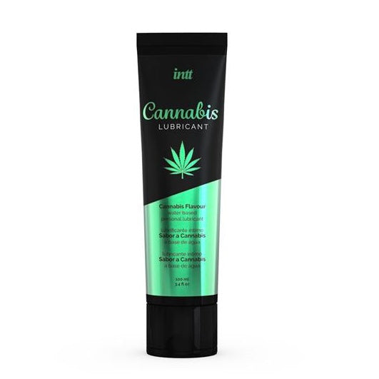 Infuso al CBD e studiato per sciogliere le rigidità (quelle giuste), questo lubrificante è l’alleato perfetto. Piacere fluido, zero stress: il mix che non sapevi di volere.  Composizione completamente naturale, non danneggia il preservativo e può essere utilizzato quotidianamente durante i rapporti sessuali o con giocattoli sessuali.
