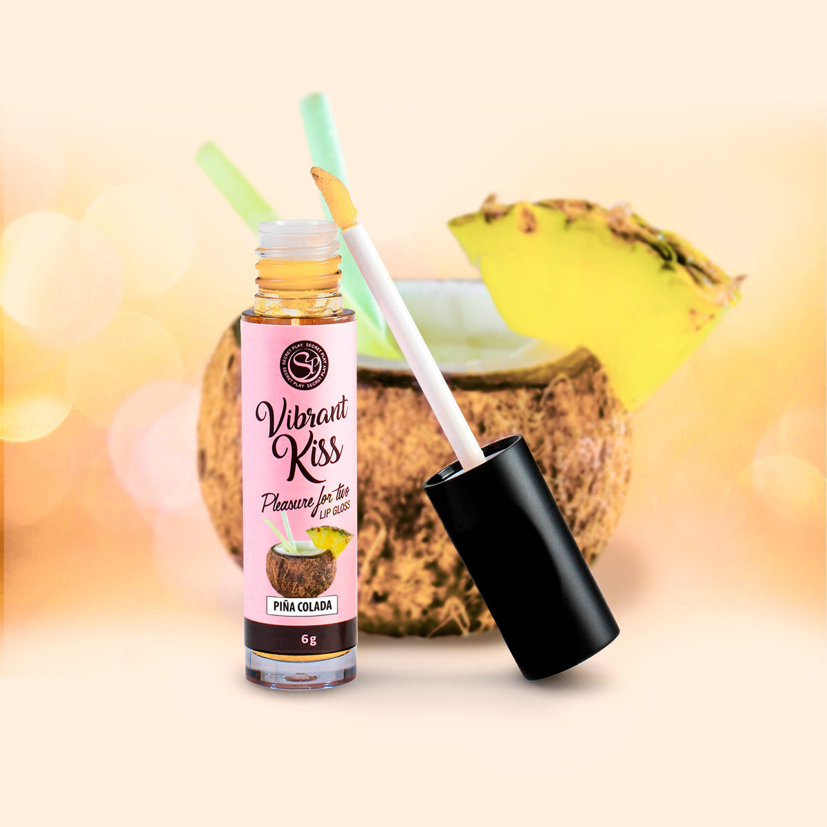 Lucidalabbra lubrificante aromatizzato Intymate ad effetto vibrante (vibratore liquido). Gusto pina colada. Perfetto per preliminari ma anche per ogni altro tipo di attivita` sessuale: compatibile con ogni tipo di sex toy o profilattico. Confezione da 6g.