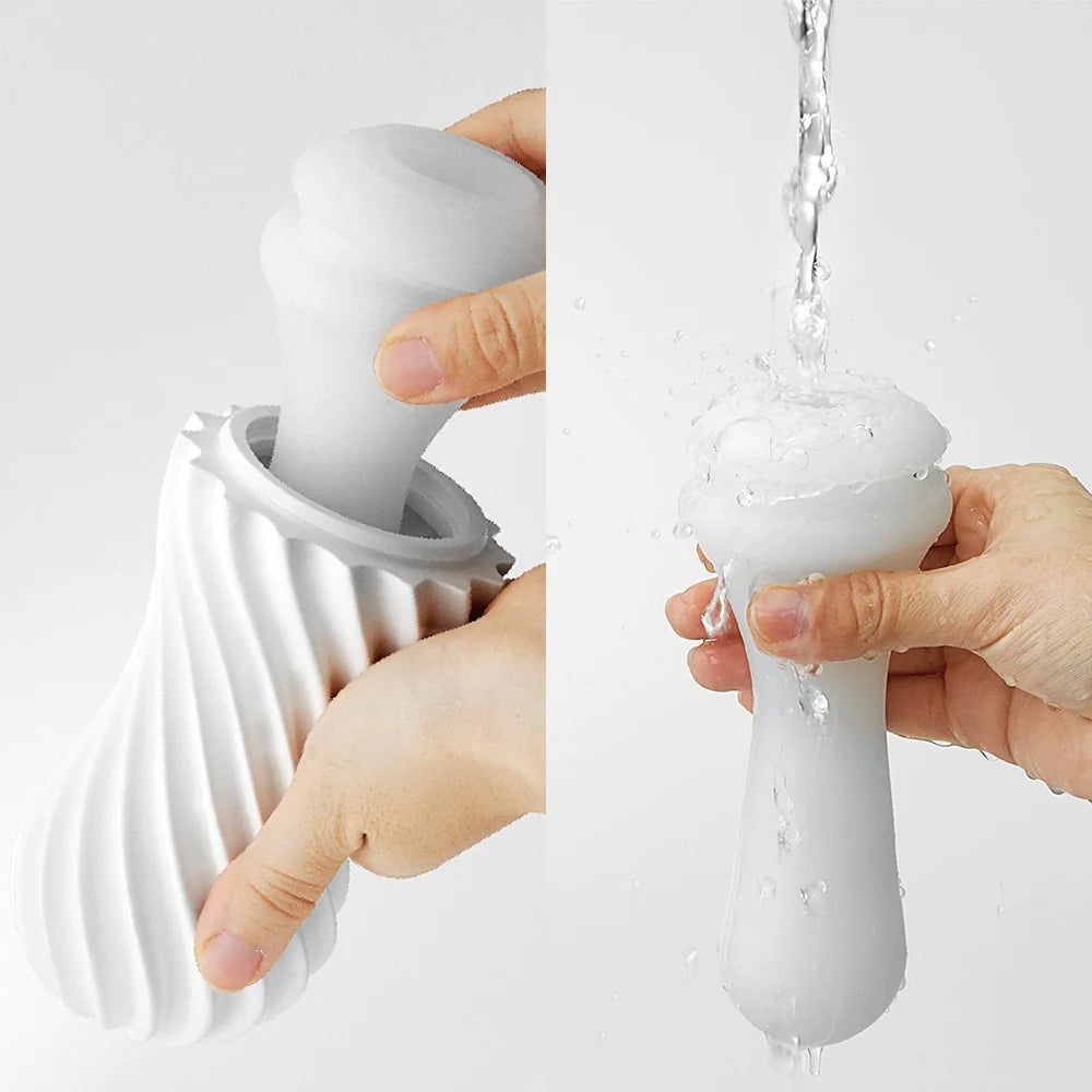 SexToy Masturbatore per uomo TengaFlex: Realizzato con una tecnologia sofisticata, saprà soprenderti facendoti provare sensazioni mooolto intense: la guaina interna trasparente realizzata in morbido silicone, particolarmente flessibile ed elastico, ti regala un'esperienza sensoriale dinamica e diversificata.