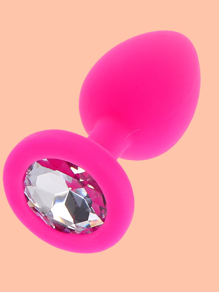Il Plug Diamond Booty Jewel è disponibile in due taglie - La versione Small ha un diametro di 2.5 cm e una lunghezza di 7 cm, la versione Medium, con un diametro di 3.5 cm e una lunghezza di 8 cm, offre una sensazione piena e avvolgente.