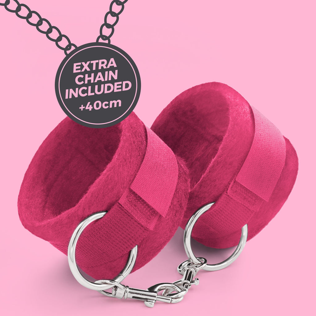 Polsiere morbide con catena per l'aggancio di altri gadget. Materiale morbido in peluche, regolabili con apertura a strap in velcro.