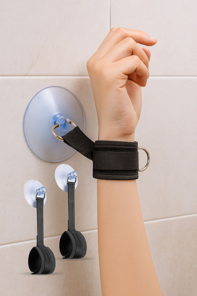 Con questi polsini a ventosa, basta una superficie liscia... e la fantasia fa il resto. Attaccali al muro della doccia, al pavimento, al comodino o dove la creatività ti porta.