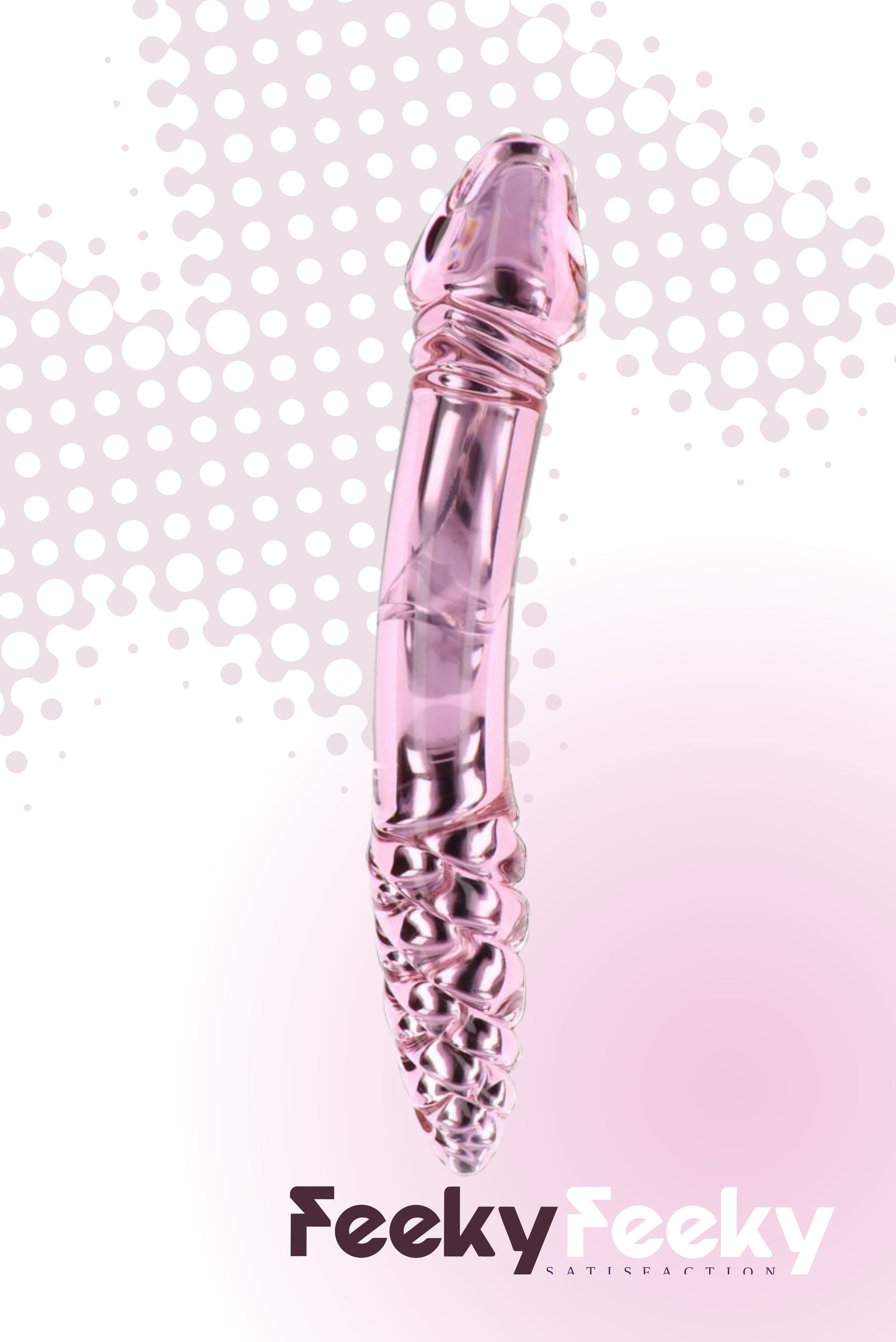 Scettro è un dildo in cristallo a doppia estremità, pensato per chi non si accontenta di una sola dimensione del piacere. Da un lato una punta realistica e sinuosa, pronta a regalarti piaceri profondi. Dall’altro? Una punta con texture a spirale, perfetta per massaggi più intensi e...“d'effetto”.