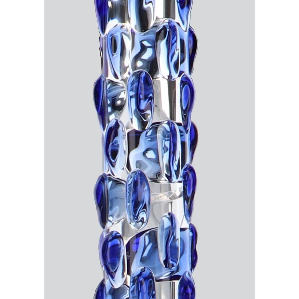 Con le sue protuberanze blu scintillanti,questo dildo in vetro è pronto a farti brillare come un diamante. Perfetto per chi ama stimolazioni intense, Diamond Dazzler è il partner ideale per esplorare il piacere in solitaria, ma anche in coppia.