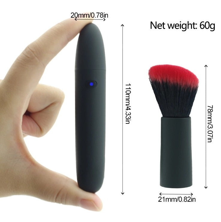 Sembra un innocente pennello da trucco, ma sotto le sue morbide setole si nasconde un SexToy tutto da scoprire. Blush&Rush è il bullet vibrante più discreto mai creato: una volta rimossa la testina con le setole, rimane solo l’asta… che in realtà è un potente vibratore per stimolazione esterna. 