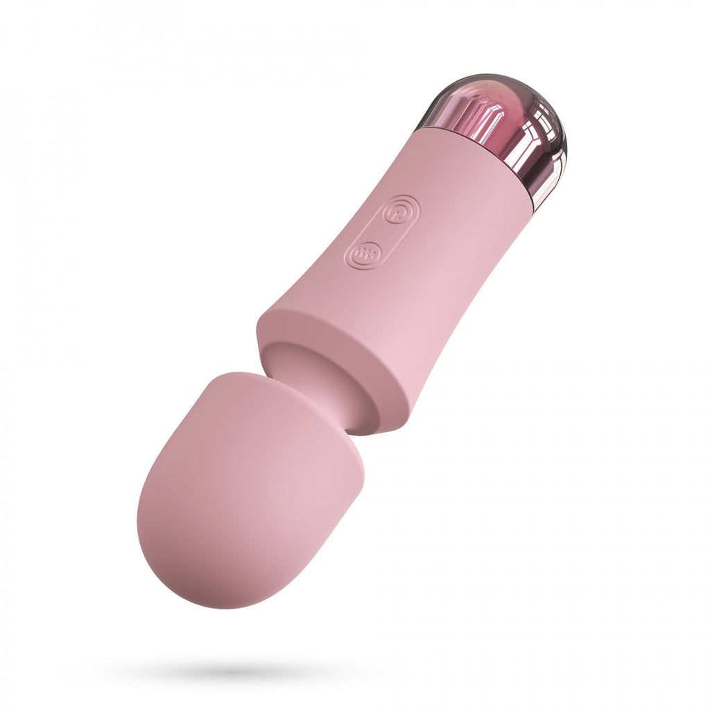Piccola, rosa e sempre pronta a esaudire i tuoi desideri… di piacere! Non avrai bisogno di bacchette magiche: Wanda è il mini wand che concentra vibrazioni potenti in un formato compatto e discreto, perfetto da tenere nel cassetto, nella borsa o da portare in viaggio. 
