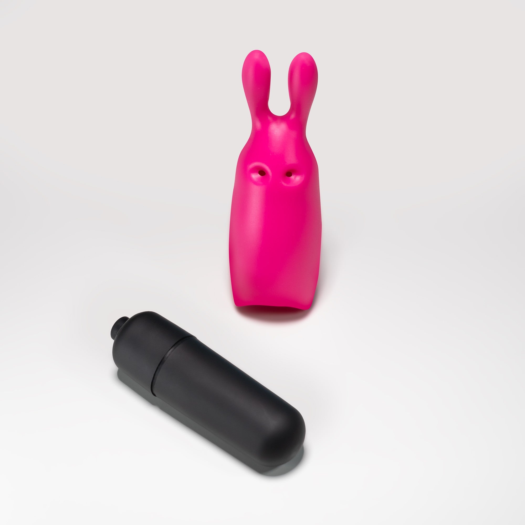 SexToy mini Bullet 'O-Pet': bullet tascabile con rivestimento in silicone a forma di tenero coniglietto rosa, 10 livelli di vibrazione fra cui scegliere, a batterie.