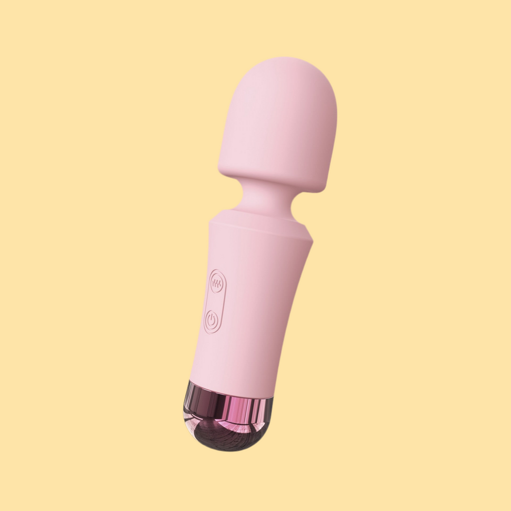 Piccola, rosa e sempre pronta a esaudire i tuoi desideri… di piacere! Non avrai bisogno di bacchette magiche: Wanda è il mini wand che concentra vibrazioni potenti in un formato compatto e discreto, perfetto da tenere nel cassetto, nella borsa o da portare in viaggio. 