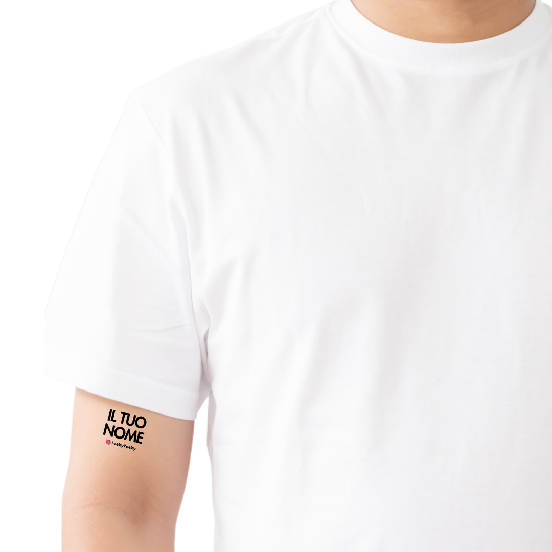 Con il nostro tatuaggio temporaneo “IL TUO NOME”, puoi finalmente vincere scommesse, fare scherzi epici o rimorchiare con stile. Perfetto per party, festival, addii al nubilato/celibato o semplicemente per far ridere qualcuno.