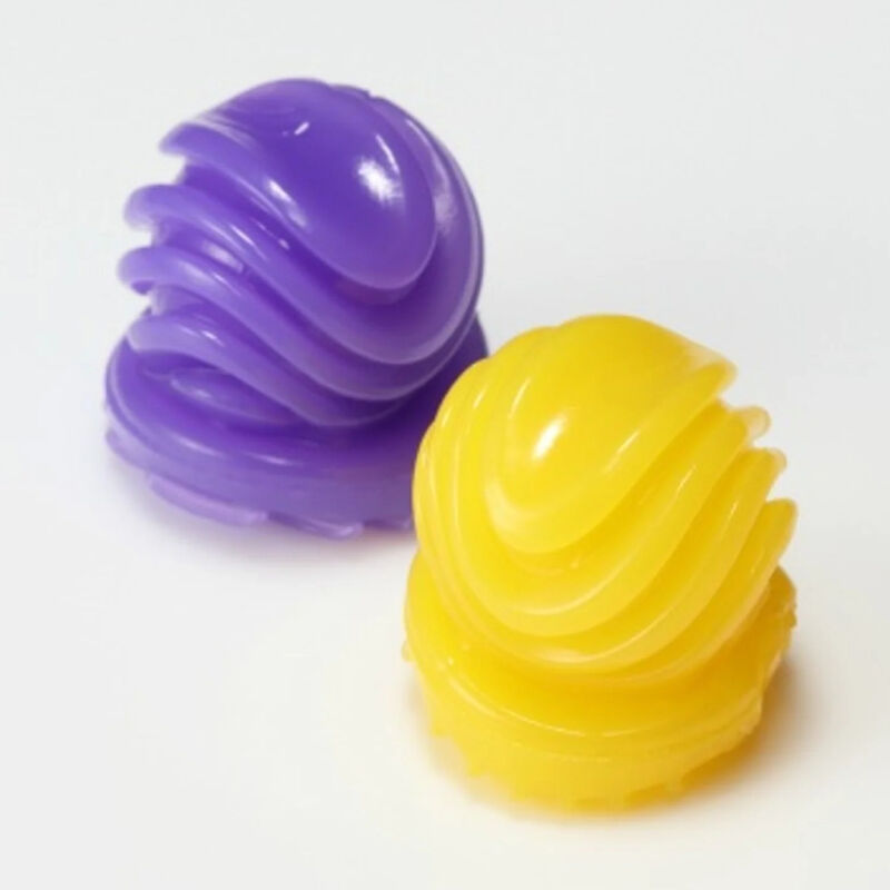 Bobble è il masturbatore firmato Tenga che unisce design futuristico e stimolazione sorprendente. Disponibile in due versioni — Crazy Cubes e Magic Marbles — questo toy non è solo bello da vedere, ma anche irresistibile da usare. La guaina è realizzata in elastomero trasparente, super morbido e flessibile, che si adatta perfettamente a ogni forma e misura.