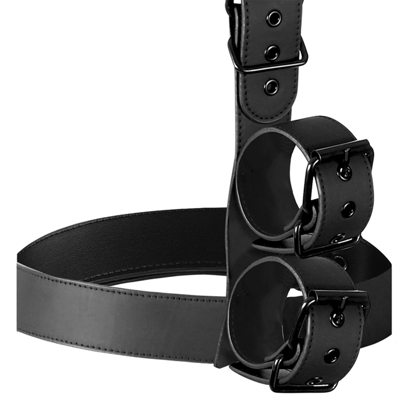 SexToy BDSM - Cinghie Collo e Polsi Deluxe: cinghie con struttura in pelle vegana morbida ma resistente, due cinghie da mettere attorno al collo e alla vita, collegate da una cinghia centrale che abbraccia la schiena con due manette bloccanti per trattenere i polsi dietro: tutto pensato per lasciarsi andare... con stile. 100% nichel-free.