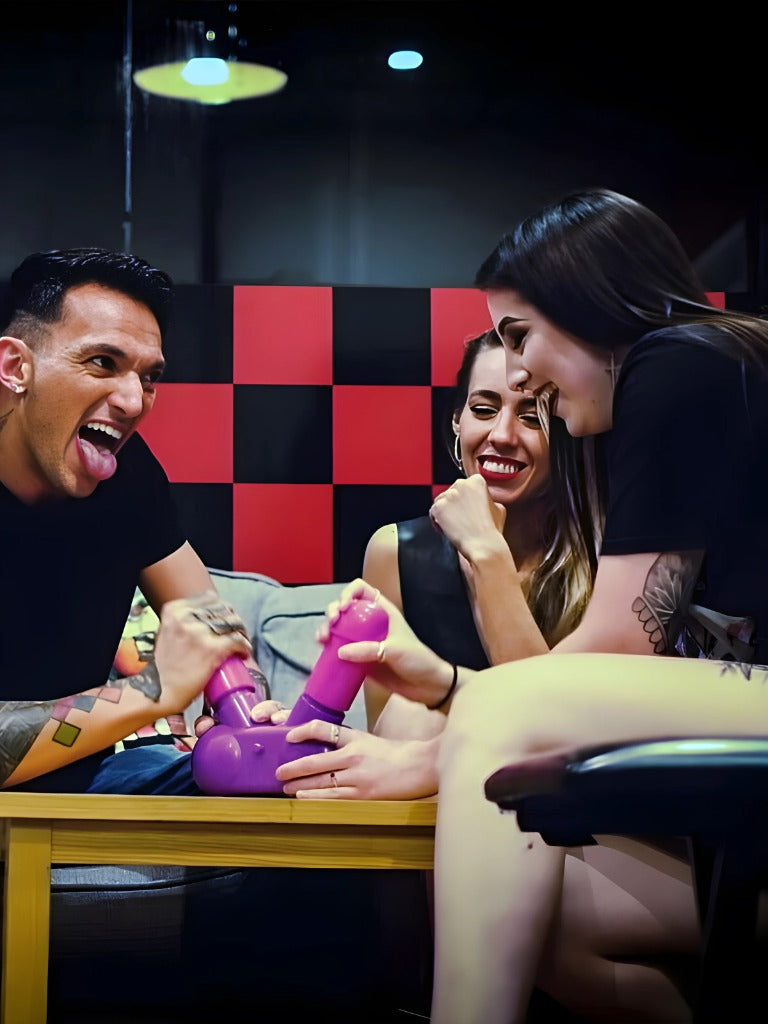 Due “estremità” unite da una base piena d’acqua: il tuo compito? Stimolare la tua meglio e più veloce di chi ti sfida.