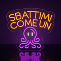 Luce LED SBATTIMI COME UN POLPO arancione e viola, vista frontale