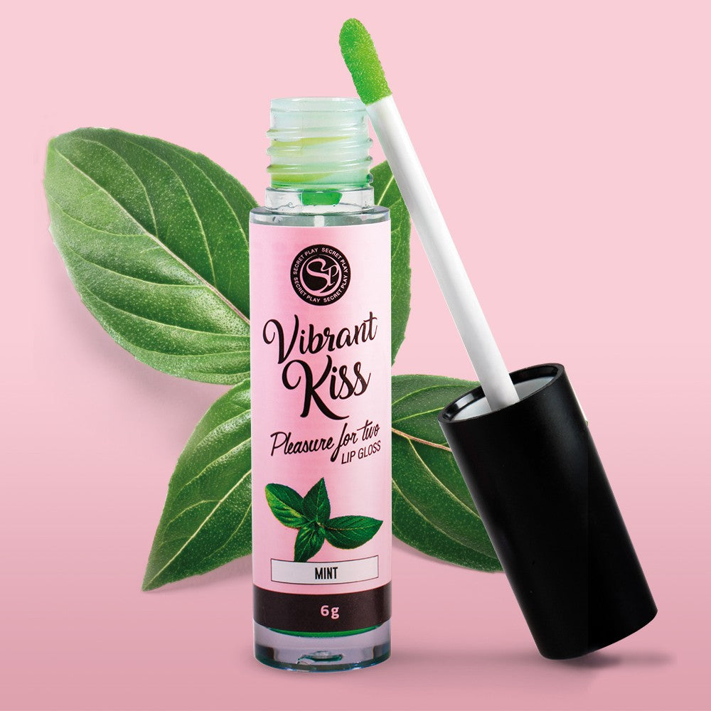 Lucidalabbra lubrificante aromatizzato Intymate ad effetto vibrante (vibratore liquido). Gusto menta. Perfetto per preliminari ma anche per ogni altro tipo di attivita` sessuale: compatibile con ogni tipo di sex toy o profilattico. Confezione da 6g.