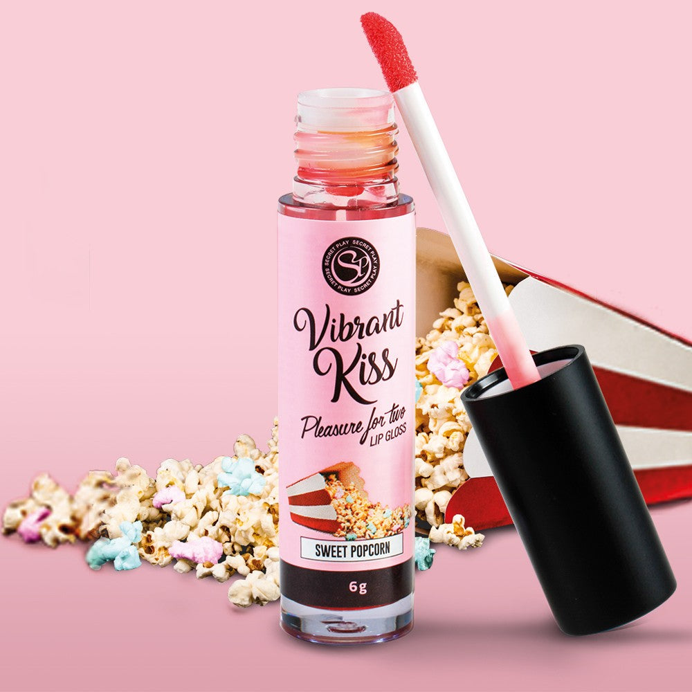 Lucidalabbra lubrificante aromatizzato Intymate ad effetto vibrante (vibratore liquido). Gusto pop corn. Perfetto per preliminari ma anche per ogni altro tipo di attivita` sessuale: compatibile con ogni tipo di sex toy o profilattico. Confezione da 6g.