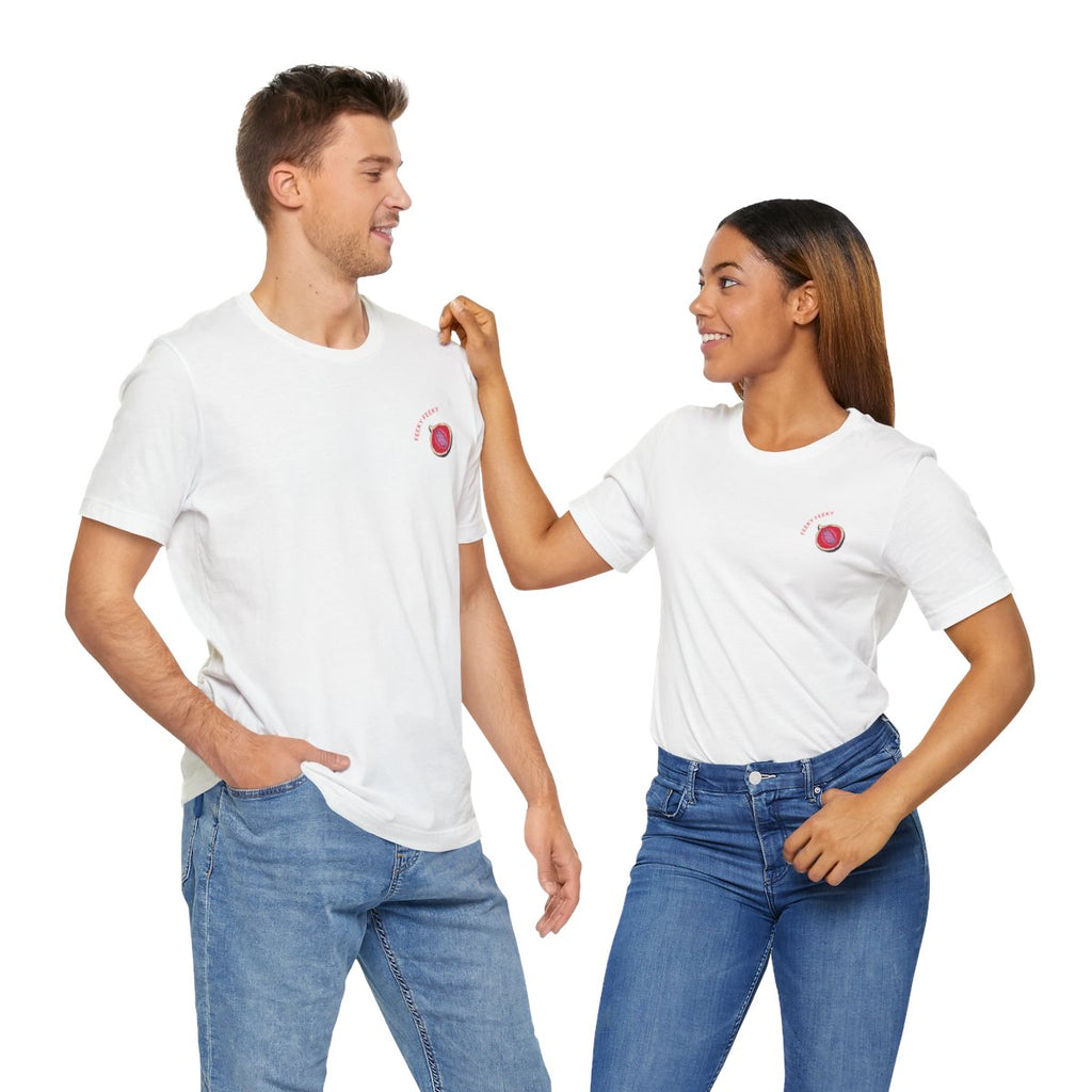Se segui Feeky Feeky da un po’, lo sai: non è solo un brand, è un mood.
E ora puoi indossarlo letteralmente con la T-shirt ufficiale che dice al mondo: “Sì, mi piace godere (anche di una maglia fatta bene)”.