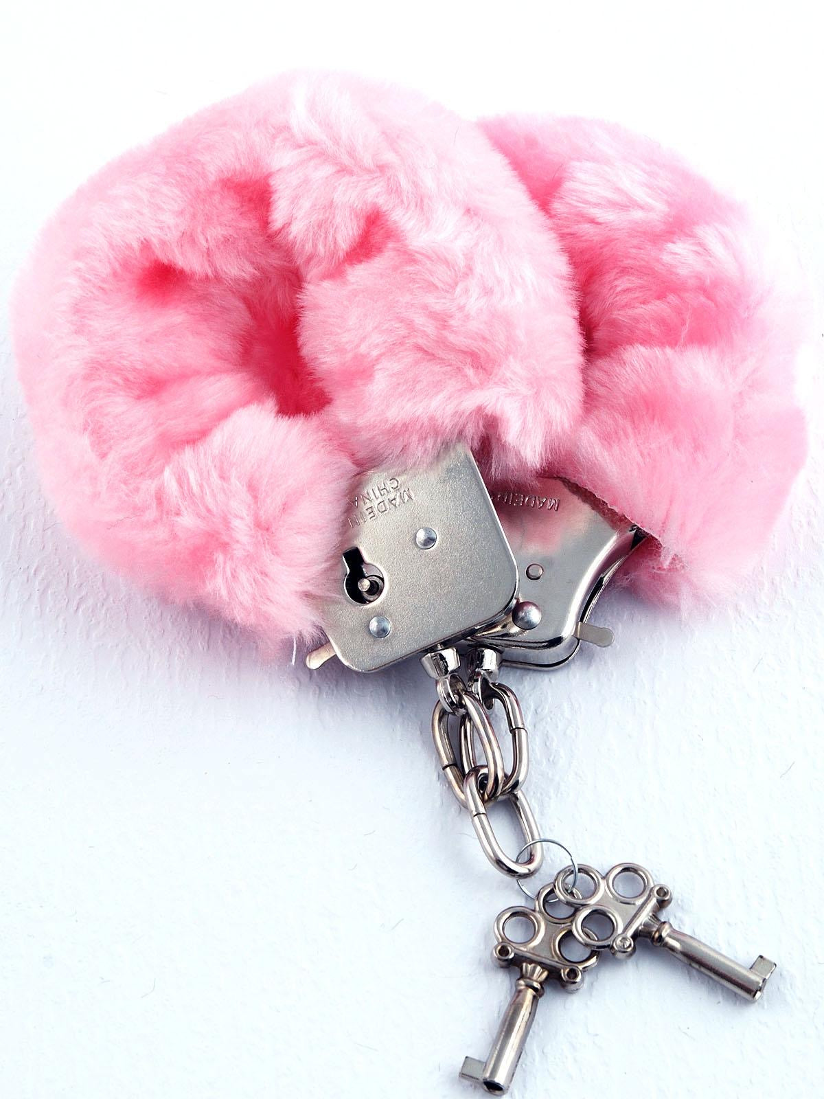 manette di metallo ricoperte in morbido peluche, morbide sulla pelle.