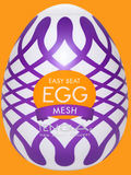 I Masturbatori Egg sono piccoli, discreti e super divertenti da usare. Ogni ovetto contiene una struttura interna diversa: onde, rilievi, spirali e altri pattern stimolanti.