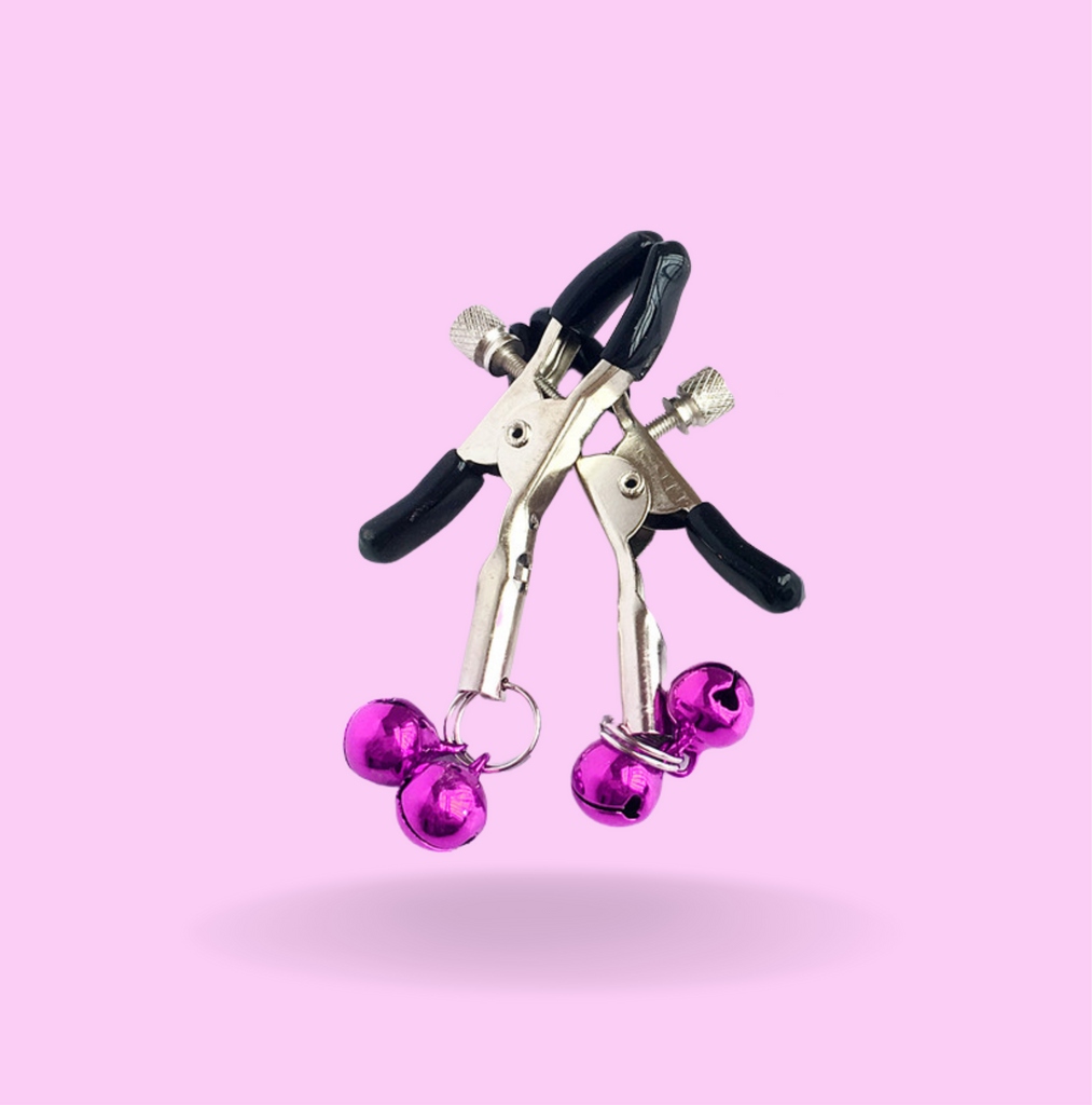 Le Nipple Clamps di Feeky Feeky sono un invito a esplorare il lato più provocante del gioco erotico, perfette per chi ama il BDSM o è semplicemente curioso di sperimentare nuove forme di stimolazione.
