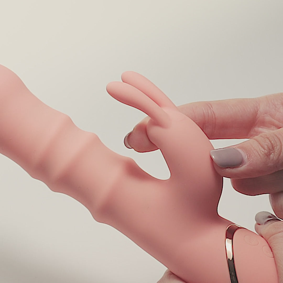  Un rabbit per domarli tutti, un rabbit per trovarli, un rabbit per ghermirli...e nel letto incatenarli. Il rabbit Frodo promette comunque un viaggio epico verso Mordor… pardon, l’orgasmo. 