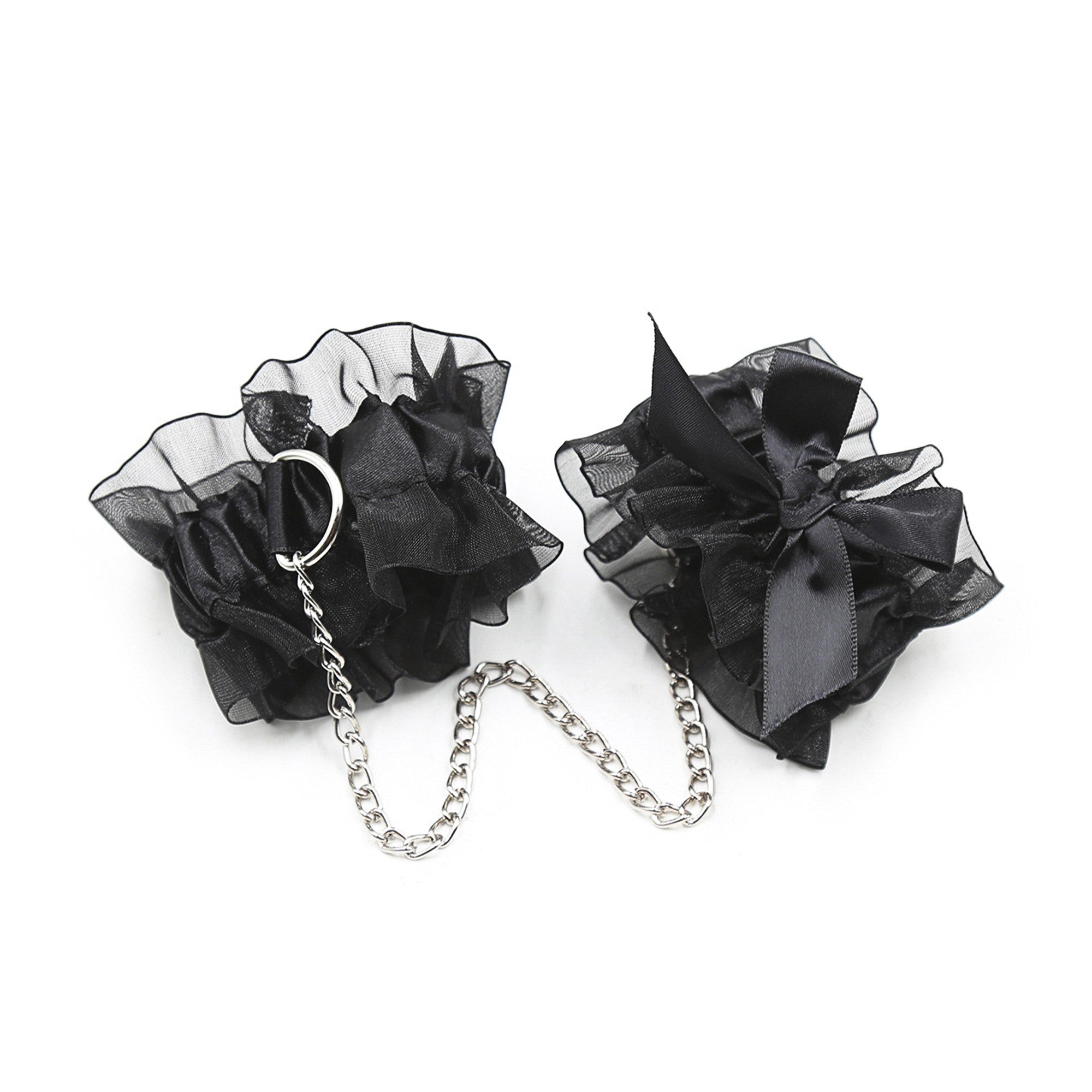 Bondage Kit 'Anastasia' - kit di accessori sexy: polsiere elastichee in raso, benda per gli occhi in pizzo e copricapezzoli riutilizzabili con decorazioni in pizzo. 