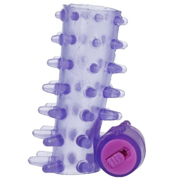 Estendi il divertimento e fai durare il piacere con questa guaina vibrante per il pene. Il potente bullet vibrante al suo interno fornisce incredibili vibrazioni per te e il tuo partner, mentre l'anello super elastico aiuta a mantenere erezioni più dure e durature. 
