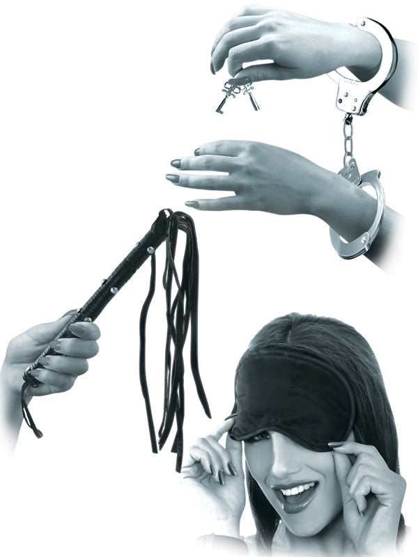 Con il Kit 50 Sfumature, il tuo lato più audace ha finalmente trovato casa: tutto quello che serve per esplorare il bondage soft, il ruolo dominante/sottomesso e ogni più maliziosa fantasia notturna.