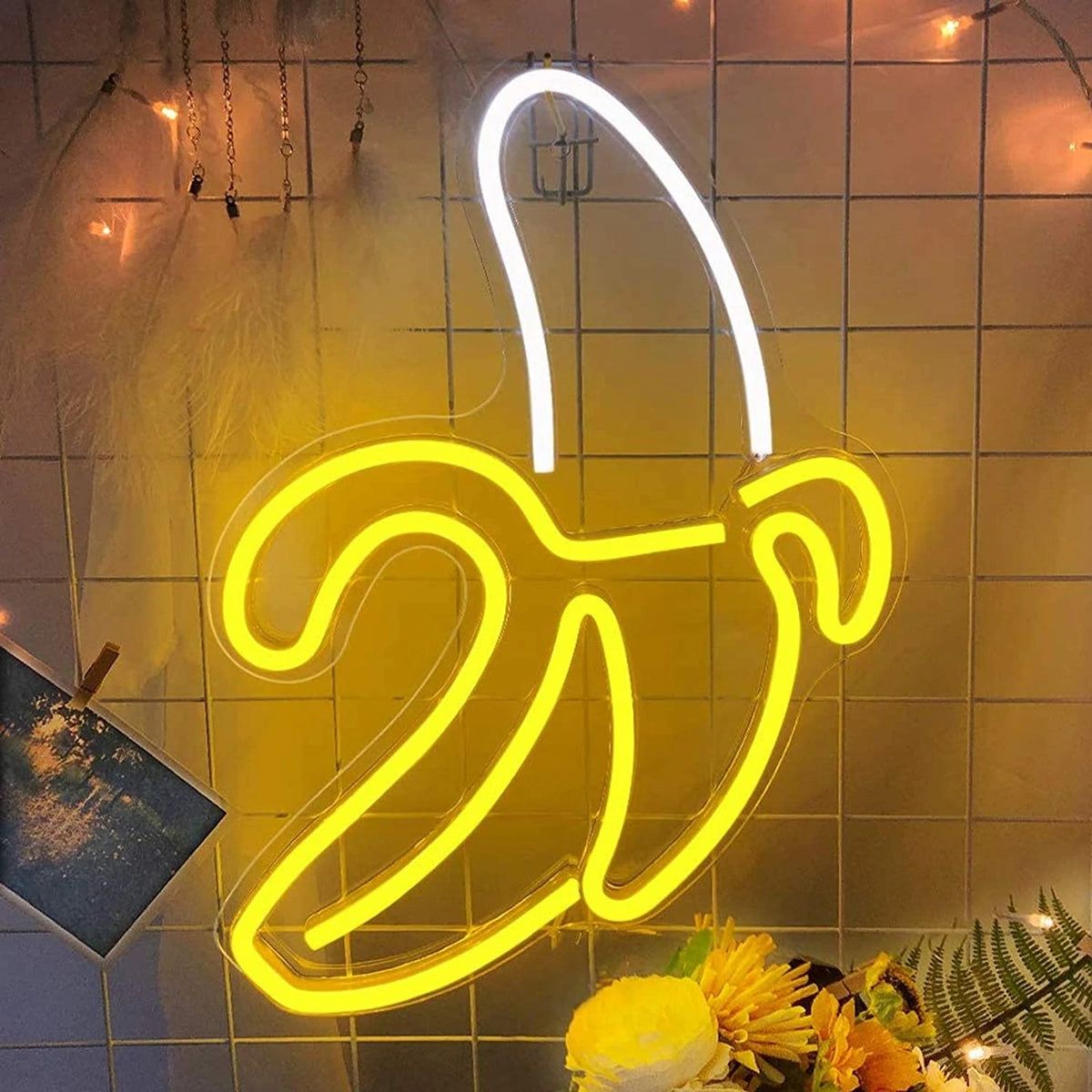 Con la Banana LED, illumini la stanza con un tocco pop, ironico e decisamente fuori dagli schemi. Perfetta per chi ama distinguersi o aggiungere un pizzico di follia all’arredamento.