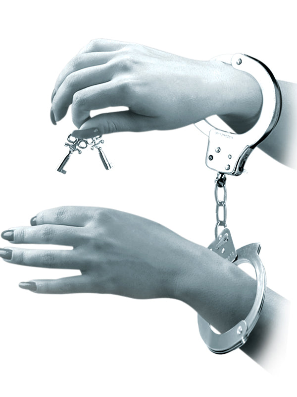 Con il Kit 50 Sfumature, il tuo lato più audace ha finalmente trovato casa: tutto quello che serve per esplorare il bondage soft, il ruolo dominante/sottomesso e ogni più maliziosa fantasia notturna.