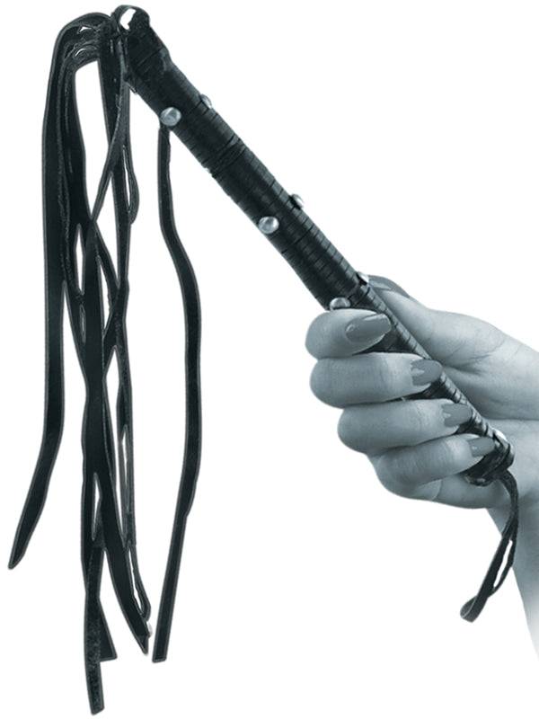 Con il Kit 50 Sfumature, il tuo lato più audace ha finalmente trovato casa: tutto quello che serve per esplorare il bondage soft, il ruolo dominante/sottomesso e ogni più maliziosa fantasia notturna.
