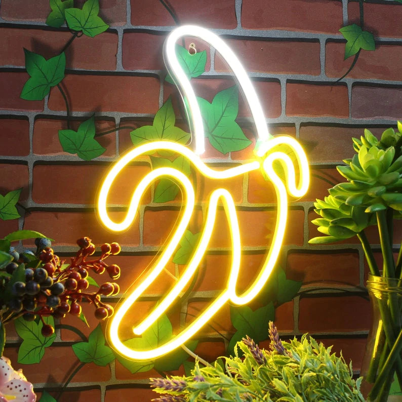 Con la Banana LED, illumini la stanza con un tocco pop, ironico e decisamente fuori dagli schemi. Perfetta per chi ama distinguersi o aggiungere un pizzico di follia all’arredamento.