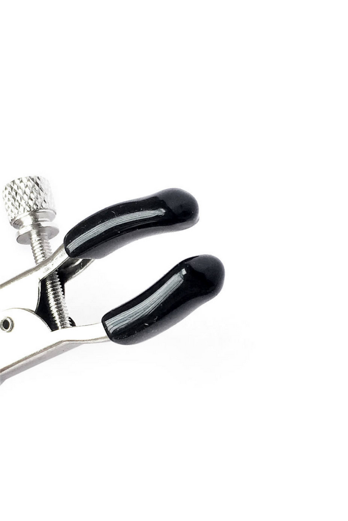 Le Nipple Clamps di Feeky Feeky sono un invito a esplorare il lato più provocante del gioco erotico, perfette per chi ama il BDSM o è semplicemente curioso di sperimentare nuove forme di stimolazione.