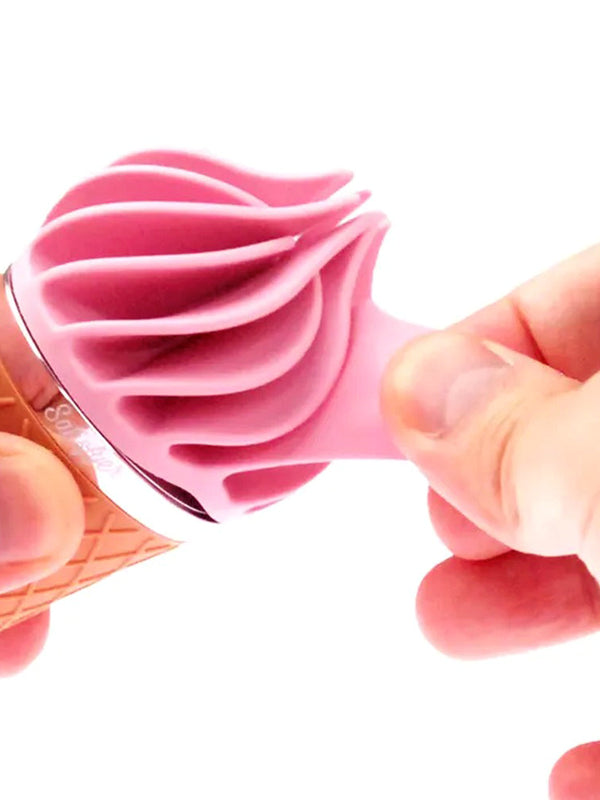 iScream non si mangia, ma ti fa letteralmente perdere la testa con le sue 11 rotazioni deliziose che massaggiano, girano, accarezzano e provocano come solo un dessert ben fatto sa fare. 