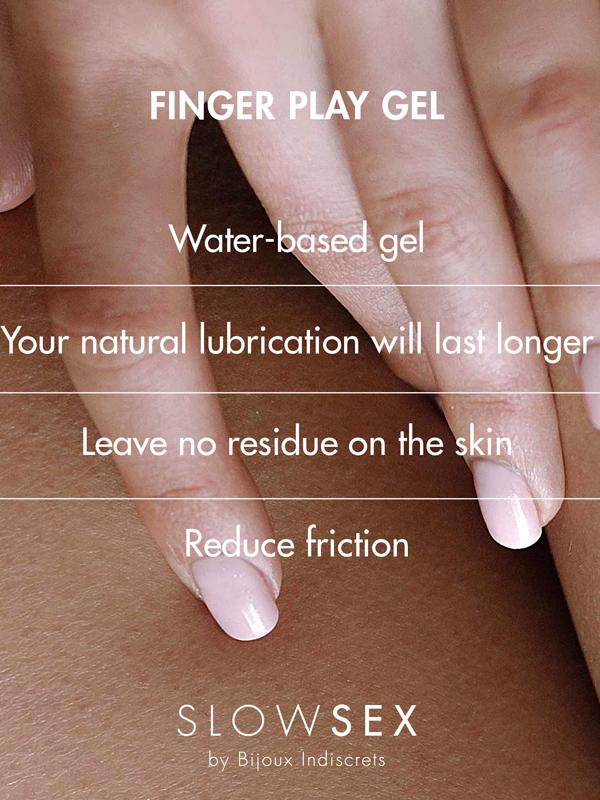 Questo lubrificante Gel è un invito al gioco, da solo o in compagnia: a base d’acqua scorrevole, flessibile e super idratante, SlowSex è perfetto per massaggiare la vulva o il pene con tocchi sensuali e curiosi. 