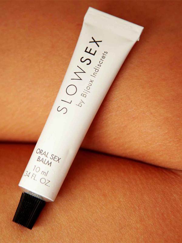 Il Balsamo Labbra Freddo Slow Sex è il segreto meglio custodito per un sesso orale che non si dimentica. Morbido, fresco, irresistibile:  questo piccolo alleato da 10 ml regala alle tue labbra un effetto ghiacciato che intensifica ogni tocco, ogni bacio, ogni movimento. 