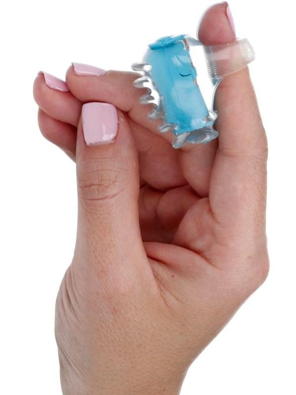Non lasciarti ingannare dalle dimensioni "mini": questo bullet da dito è un vero concentrato di piacere! Discreto come un anello, dalle vibrazioni intense e solleticanti, questo piccolo, ma potente, bullet è pronto a farti raggiungere vette di piacere inaspettate! 