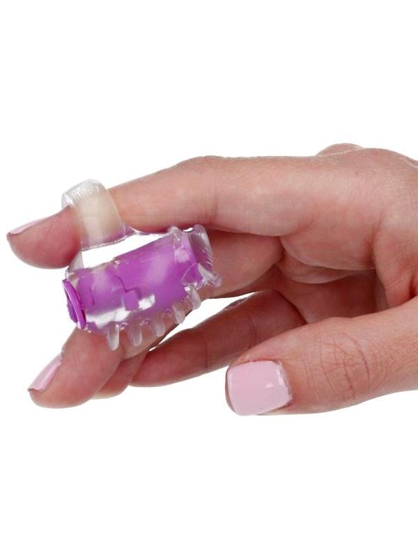 Non lasciarti ingannare dalle dimensioni "mini": questo bullet da dito è un vero concentrato di piacere! Discreto come un anello, dalle vibrazioni intense e solleticanti.. questo piccolo, ma potente, Bullet è pronto a farti raggiungere vette di piacere inaspettate! 