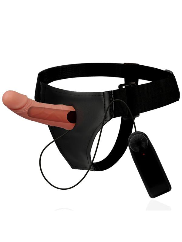 Chi ha detto che le dimensioni non contano, non aveva ancora provato questo strap-on: 15 cm di piacere, un motore vibrante super potente e un telecomando per avere sempre in mano il controllo.