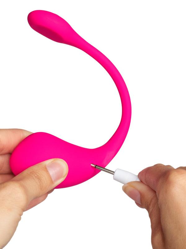 Lovense Lush 2 è l'ovetto vibrante telecomandato progettato per farvi esplorare il piacere... insieme, ovunque vi troviate. Dimenticate le discussioni su chi ha il telecomando: con Lovense Lush 2, il divertimento è nelle mani (e negli smartphone!) di entrambi! 