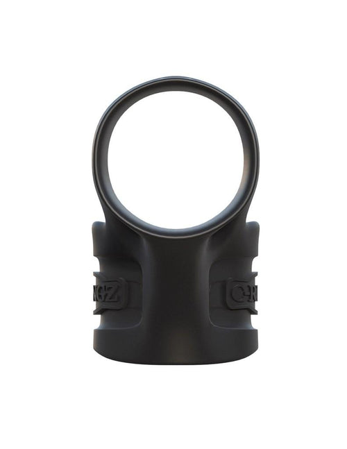 Più grande, più duro e che duri più a lungo? Beh, l’anello fallico Mr. Big è esattamente ciò che ti serve! Questo tipo di toy agisce allontanando i testicoli dalla base del pene, impendendo loro di ritrarsi, ritardando l'eiaculazione e prolungando il divertimento. 