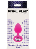 Il Plug Diamond Booty Jewel è disponibile in due taglie - La versione Small ha un diametro di 2.5 cm e una lunghezza di 7 cm, la versione Medium, con un diametro di 3.5 cm e una lunghezza di 8 cm, offre una sensazione piena e avvolgente.
